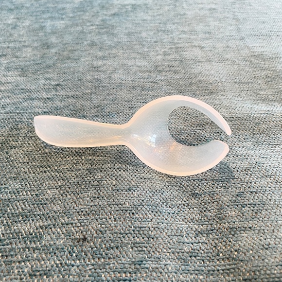 BNWOT Tupperware Egg Lifter Spoon in Clear - Picture 4 of 6
